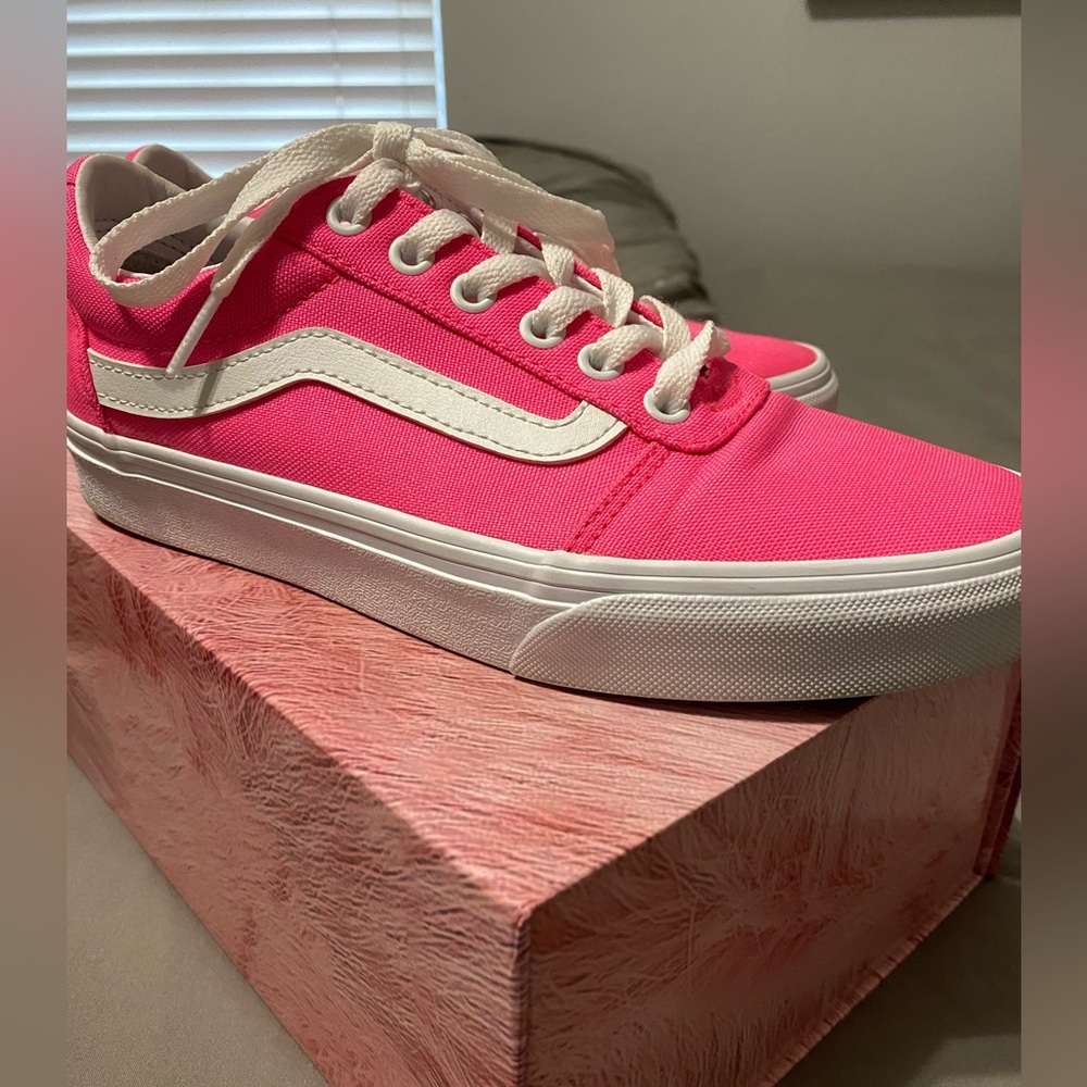 Women’s Vans HOT fluorescent PINK